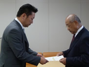 セキュリティ・アパート認定制度仮認定証1号を交付